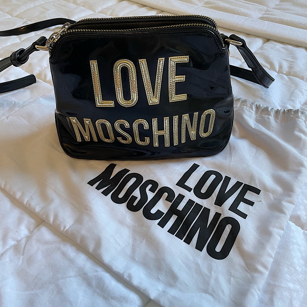 Love Moschino golden/Black patent shoulder bag